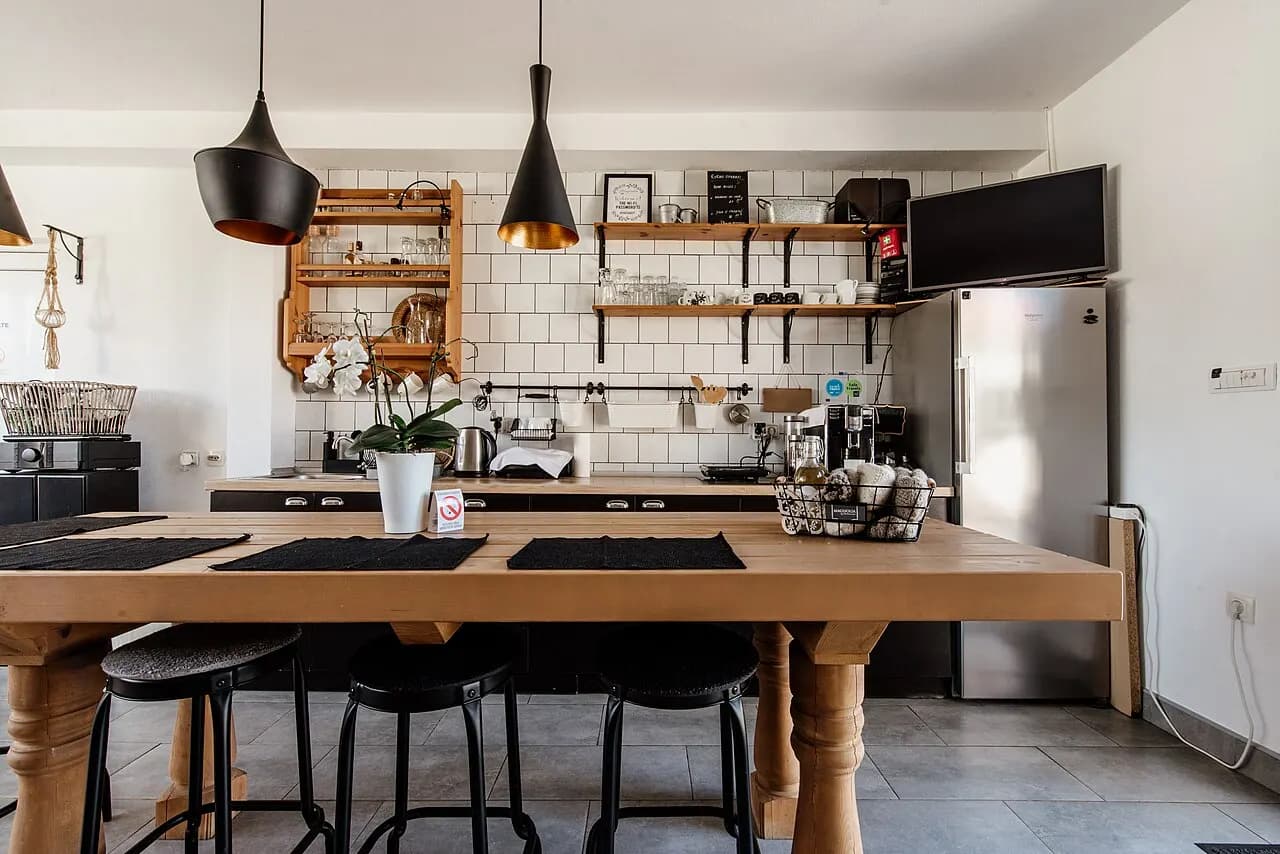 کابینت آشپزخانه با قفسه باز